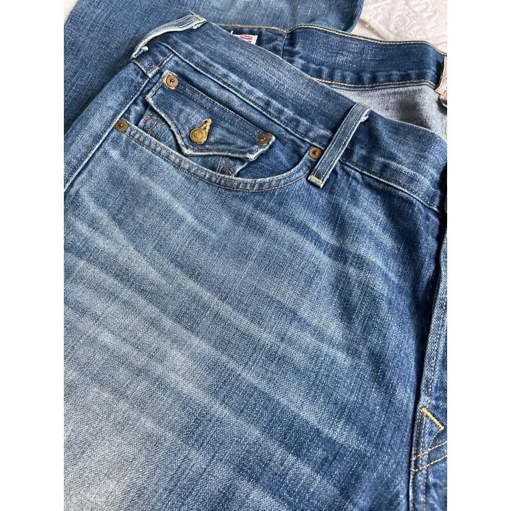 True Religion Mens Medium Wash Straight Leg Flap Pocket Jeans Made USA Size 40‎